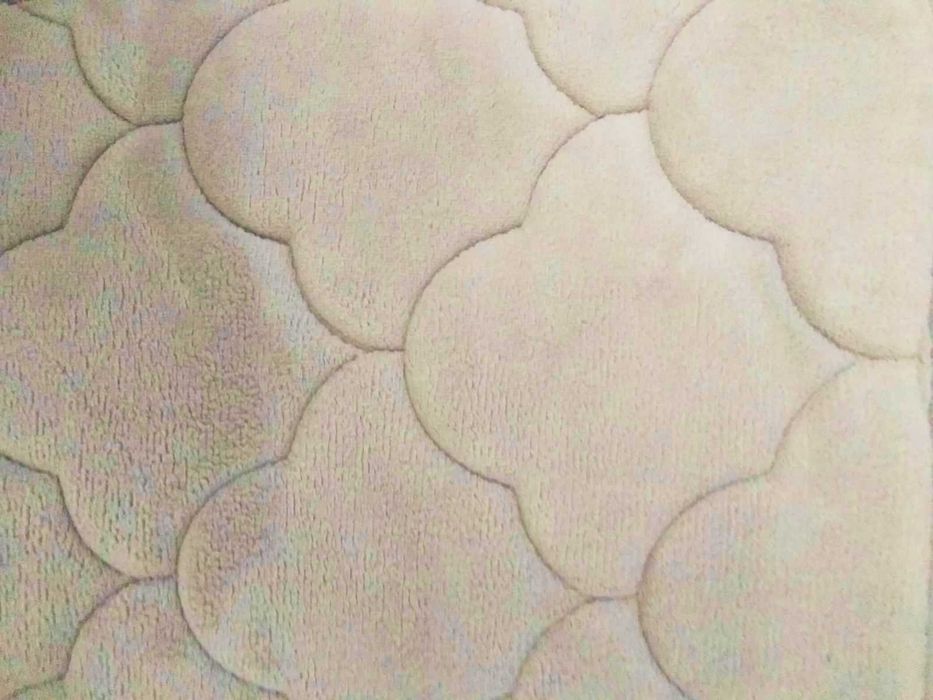 Мягкий бежевый коврик Sutton Collection