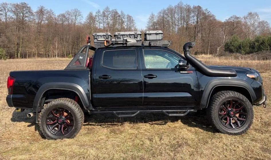 Toyota Tacoma Toyota Tacoma - niski przebieg - serwis ASO .