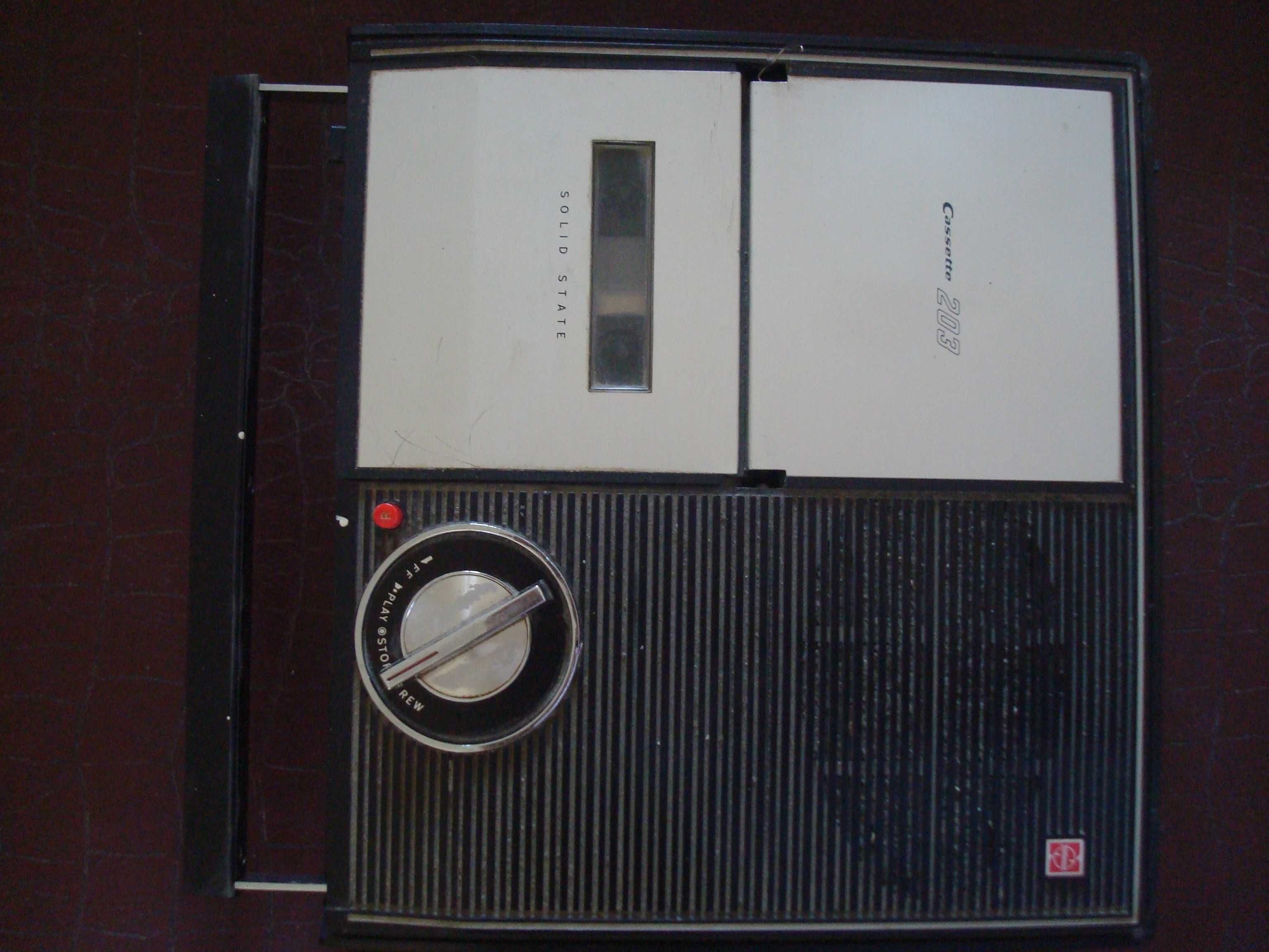 Кассетный магнитофон National RQ-203S Solid State Cassette Recorder