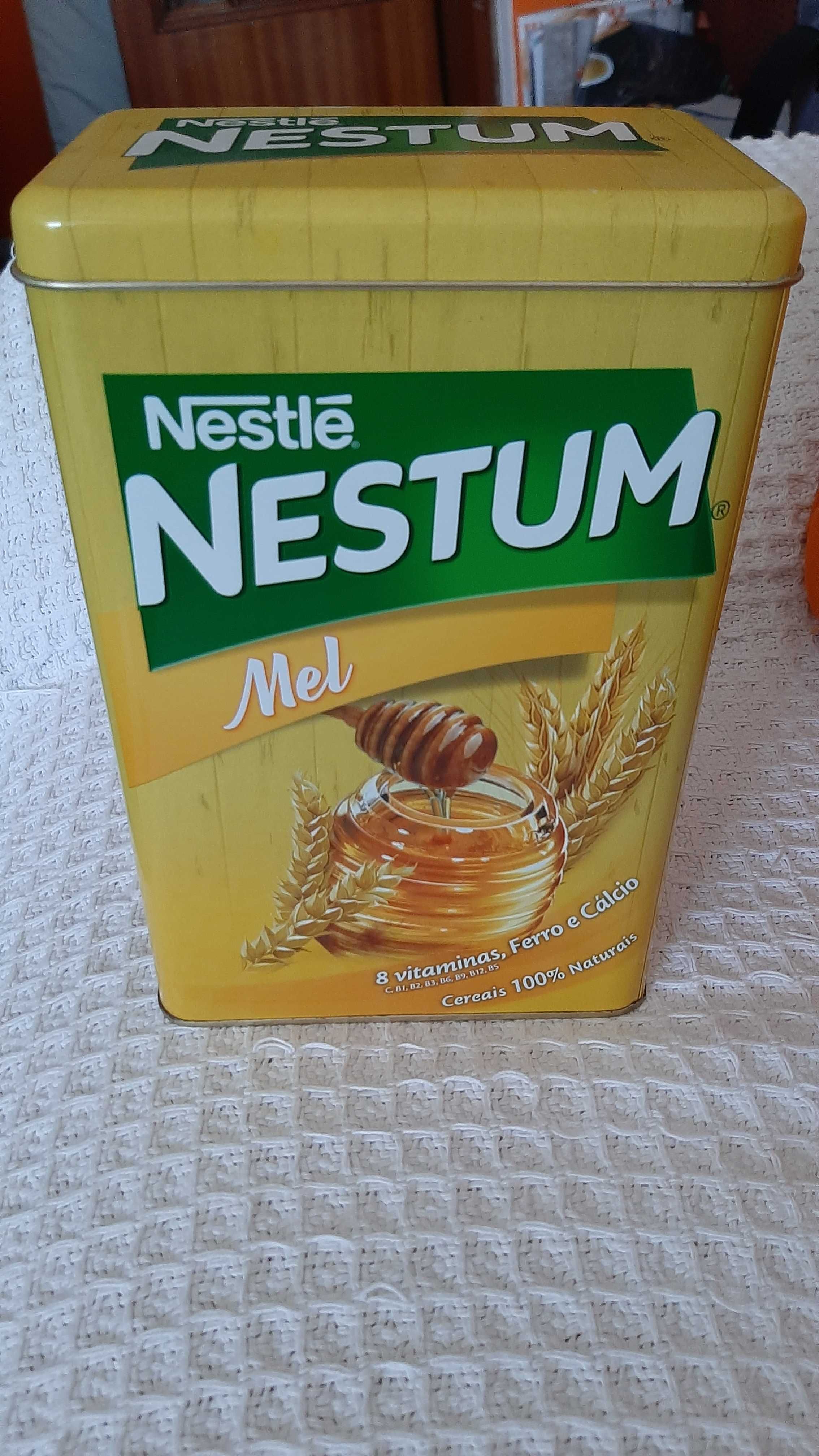 Caixa vintage Nestum