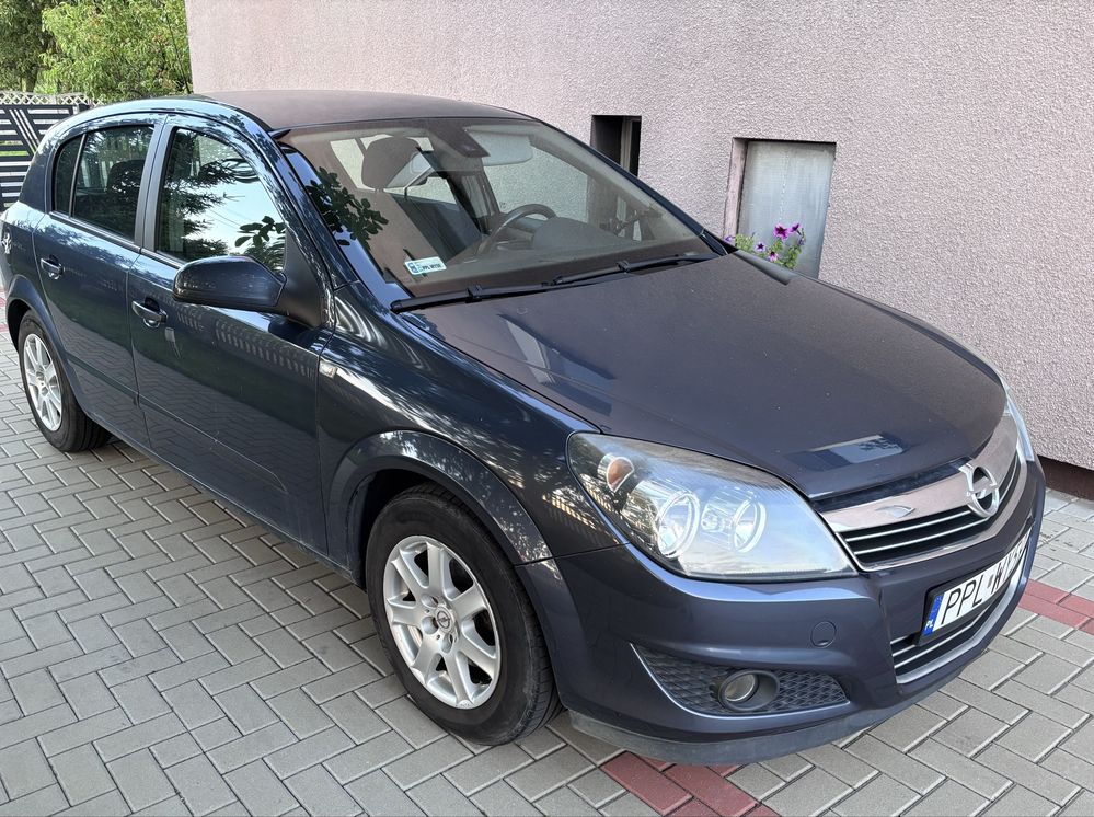 Opel astra H 1.6 16V 115KM Hak tempomat multifunkcja komputer podlokie