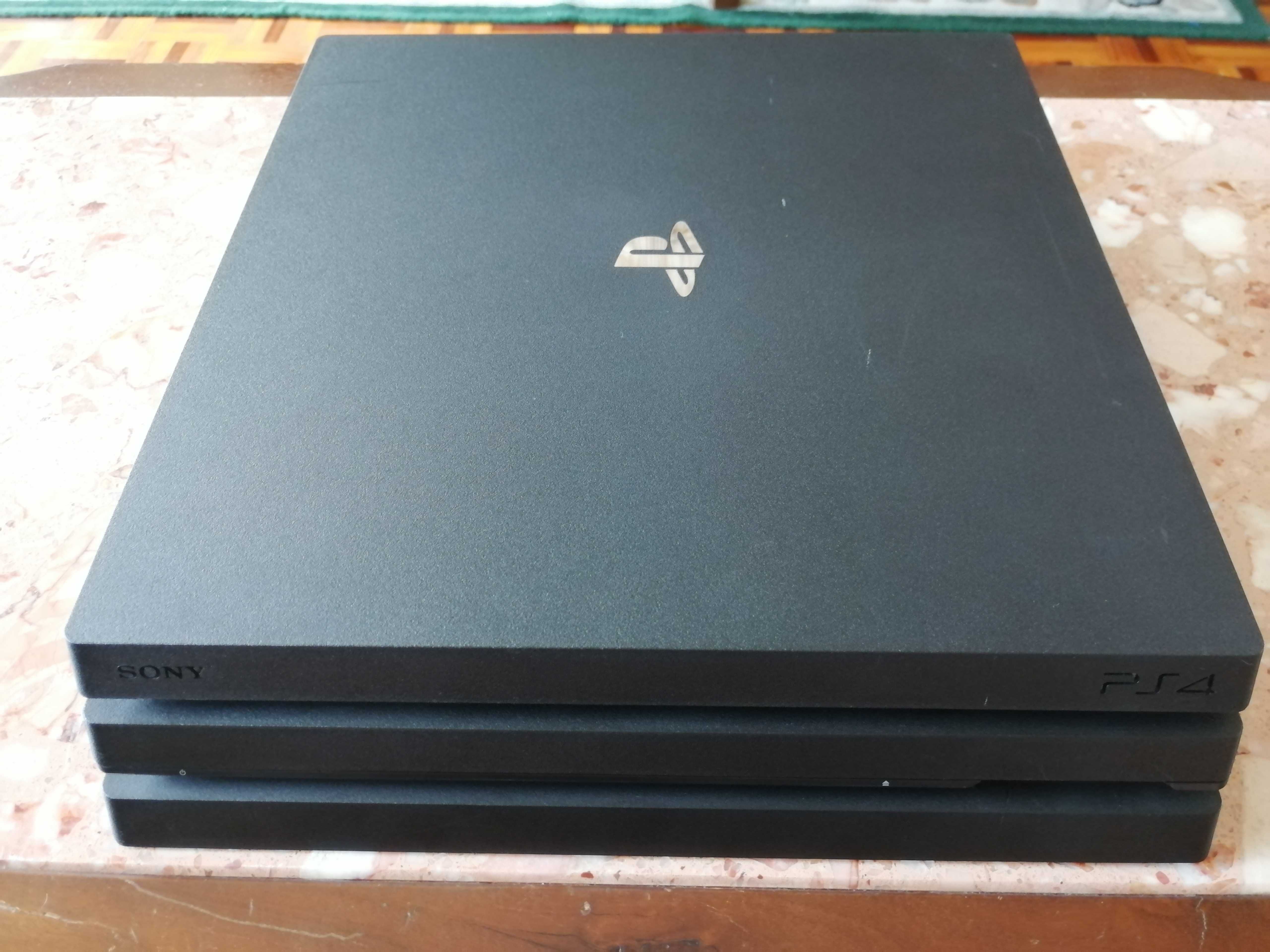 PS4 PRO/ comando; perfeito estado