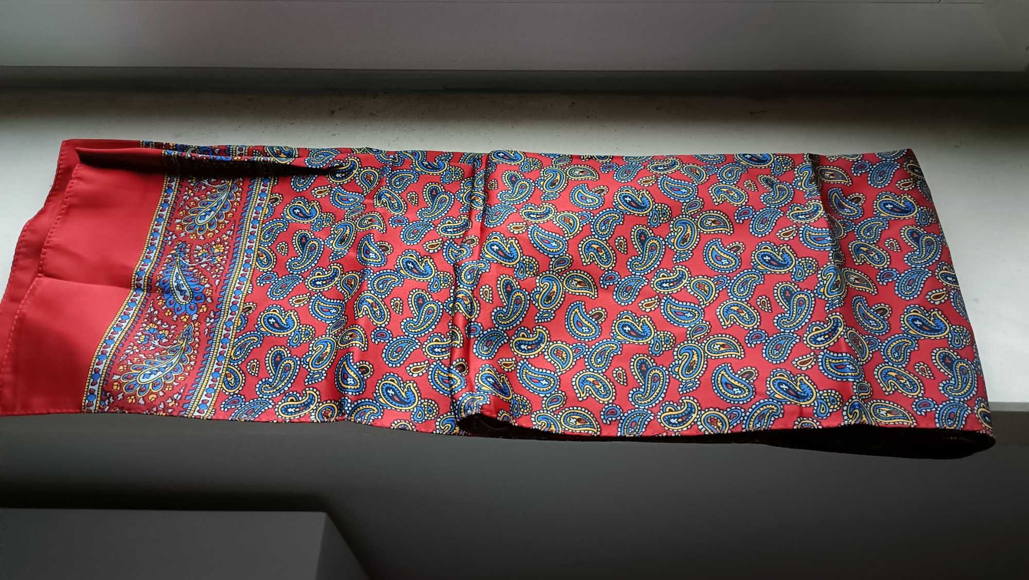 Lenço de pescoço da marca Renée Laurent