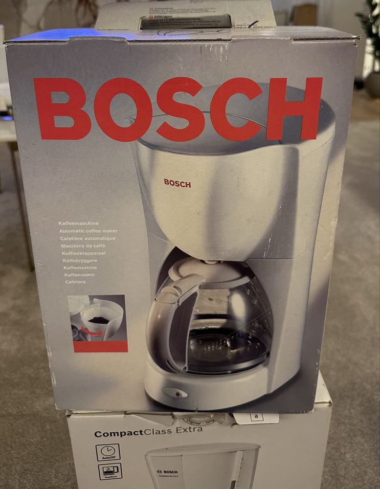 Maquina cafe  da marca Bosch completamente  niva.