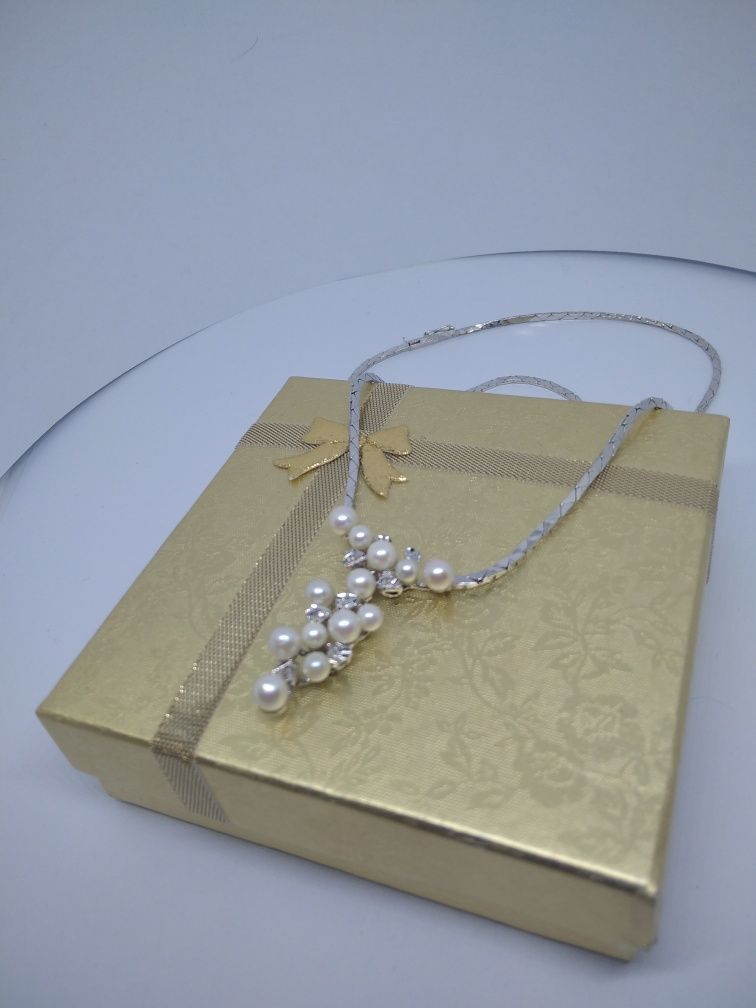 Złoty naszyjnik z perłami i diamentami białe zlotoy 585  316
