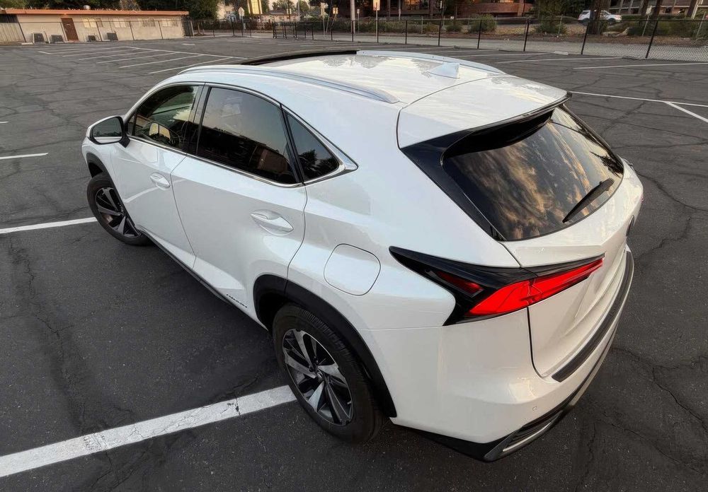 Lexus NX Hybrid 300h      2018