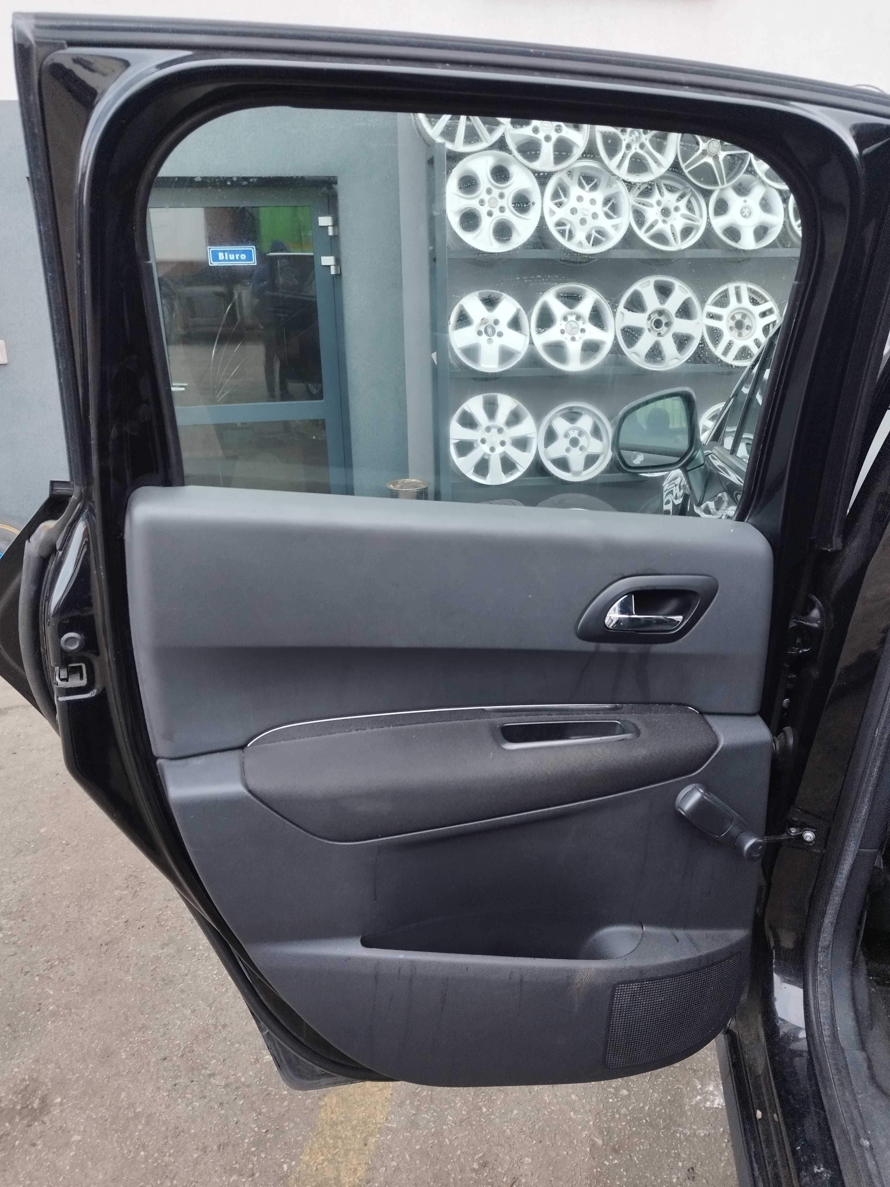 boczek tapicerka drzwi przód tył Peugeot 3008
