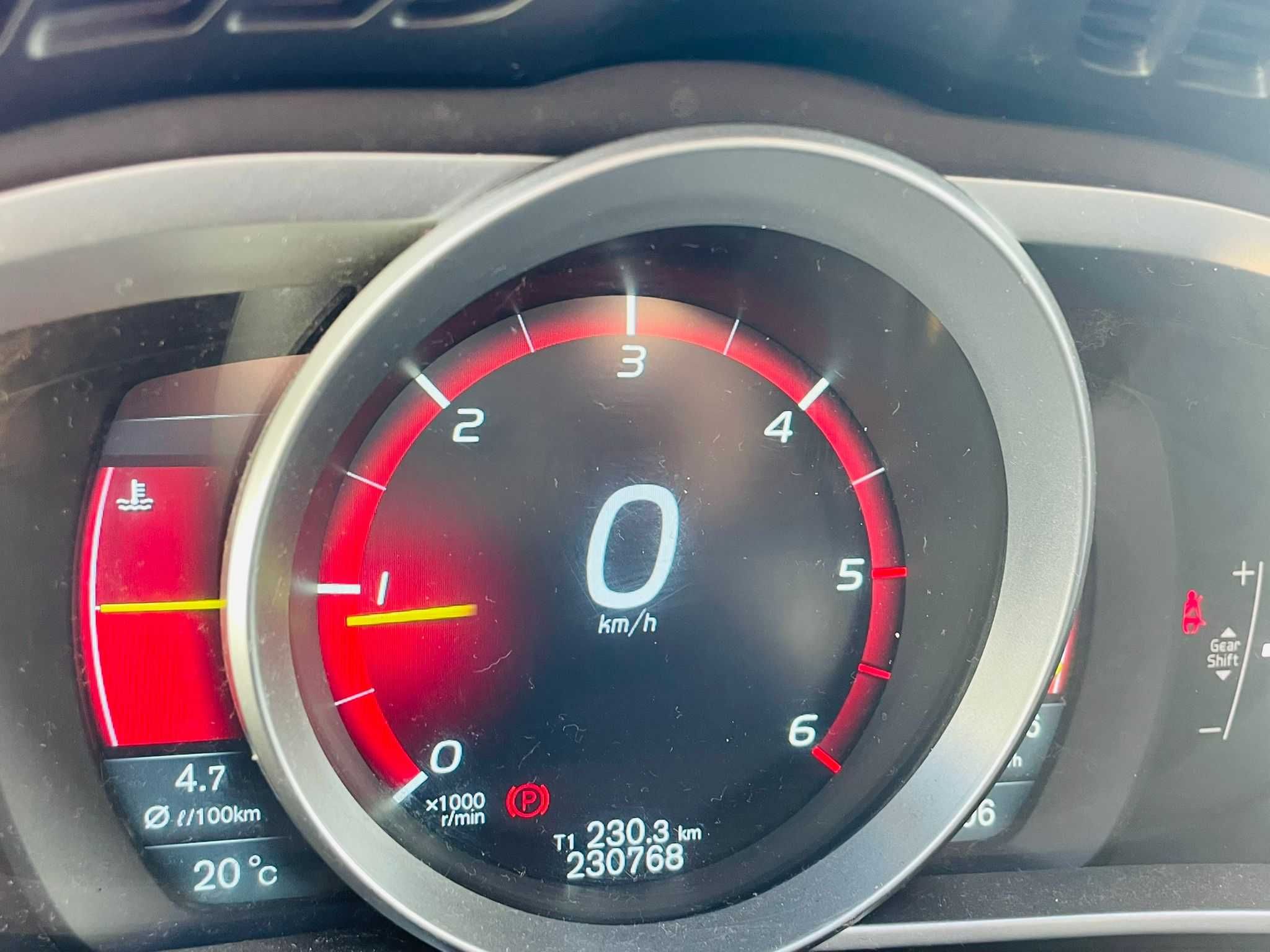 Volvo V40 1.6 Diesel GPS Câmara Sensores Estofos em Pele Económica