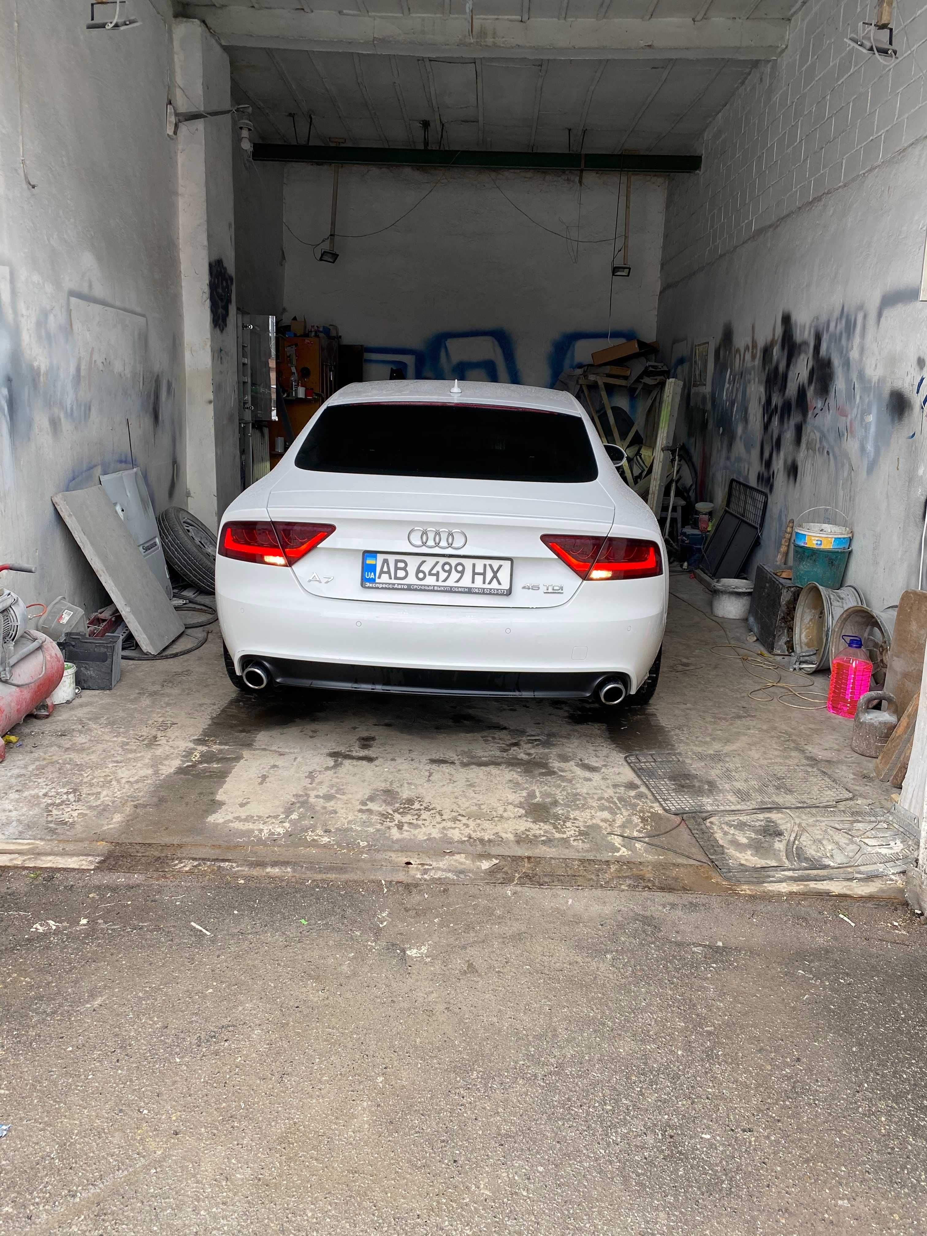 Бампер Audi A7 2014 задній