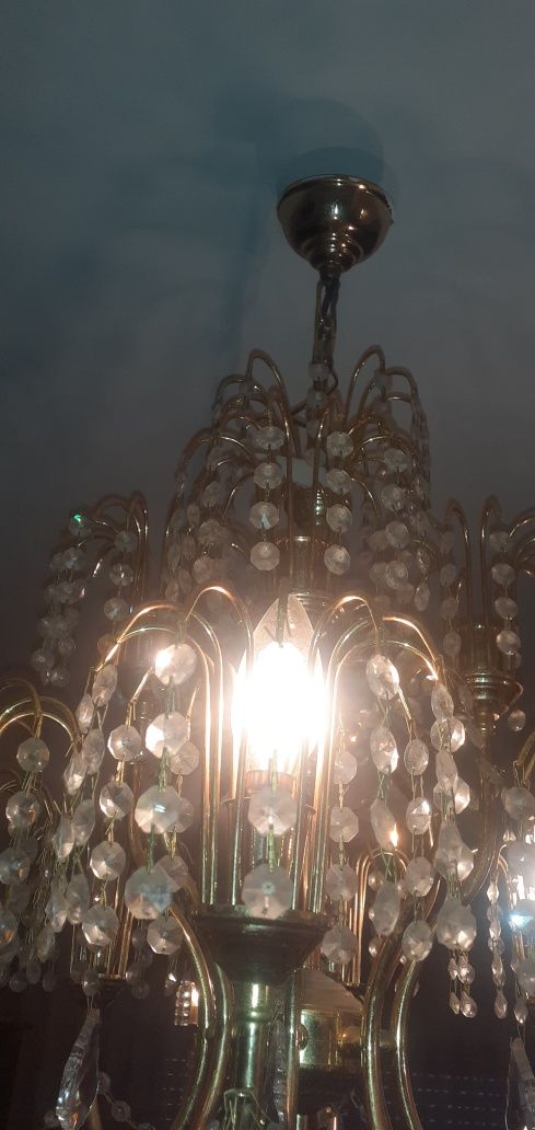 Cadeeiro lindissimo em Cristal. 8 Lampadas