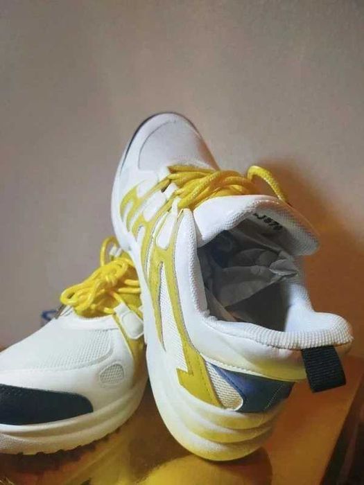 Sapatilhas Homem Branco/Amarelo/Azul - 40 - Novas!!