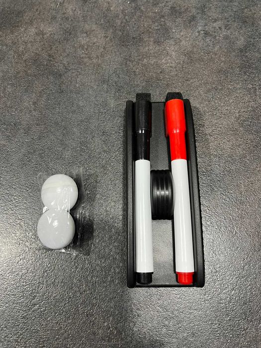 Zestaw akcesoriów do tablicy magnetycznej – 1 komplet (NOWY)