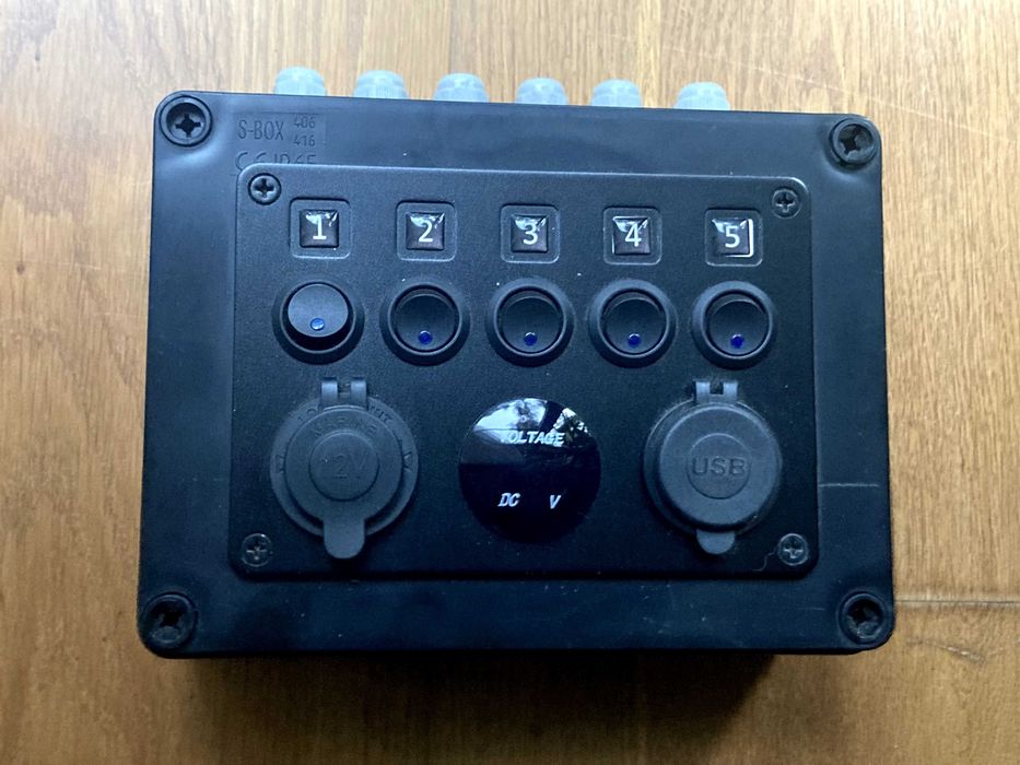 Panel sterujący instalacji elektrycznej - jacht, kamper, przyczepa