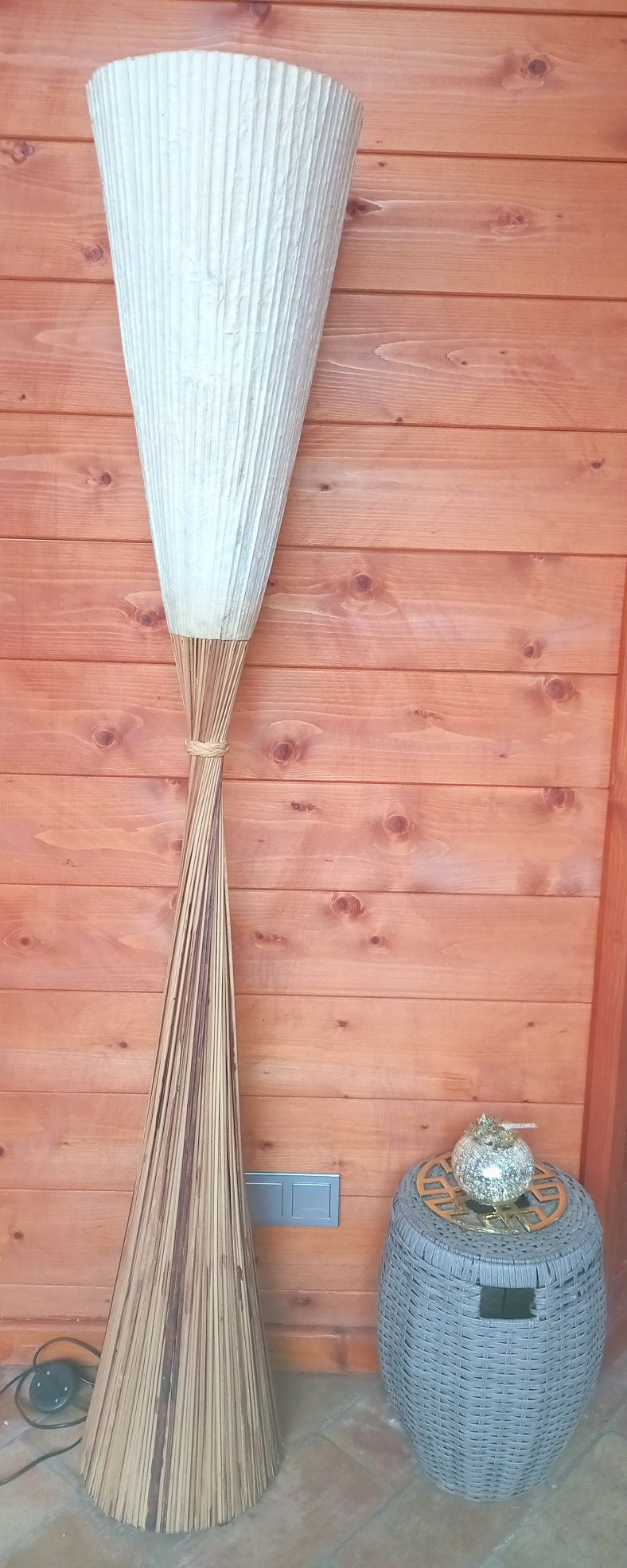 Candeeiro de pé, estilo bambu, design  original