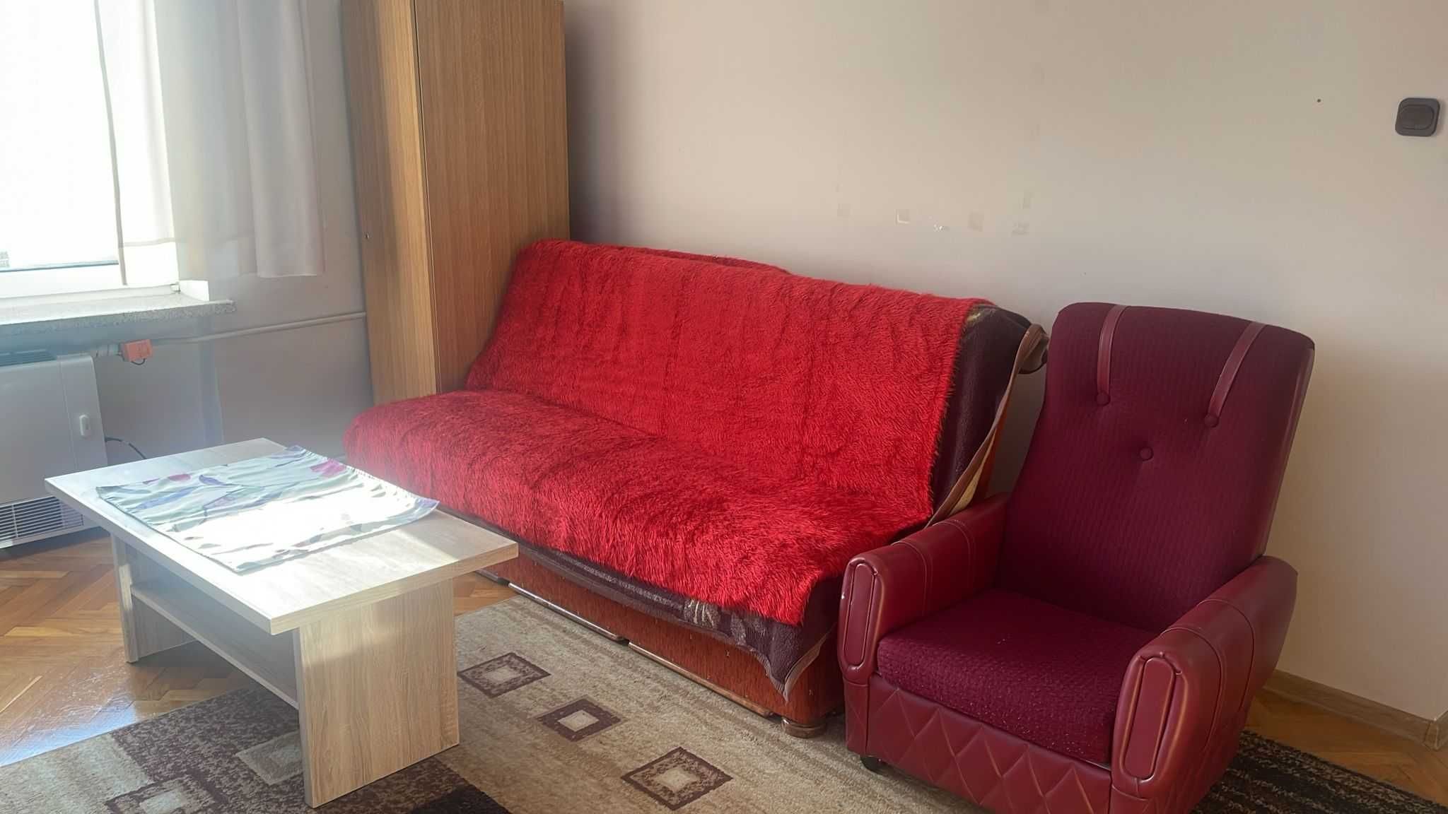 Rezerw. 2 pokoje 1-osob. dla studentek 12, 21m2, bez opłat. Walecznych