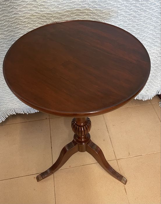 Pequena mesinha redonda