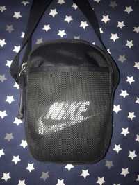 Bolsa da Nike bom estado troco bolsa