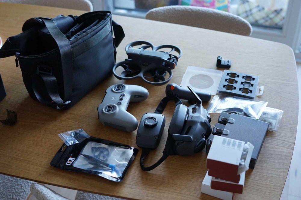 Avata 2 fly more combo z okularami i DJI FPV Remote Controller 3