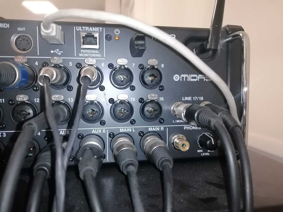 Mesa de som digital Midas MR18