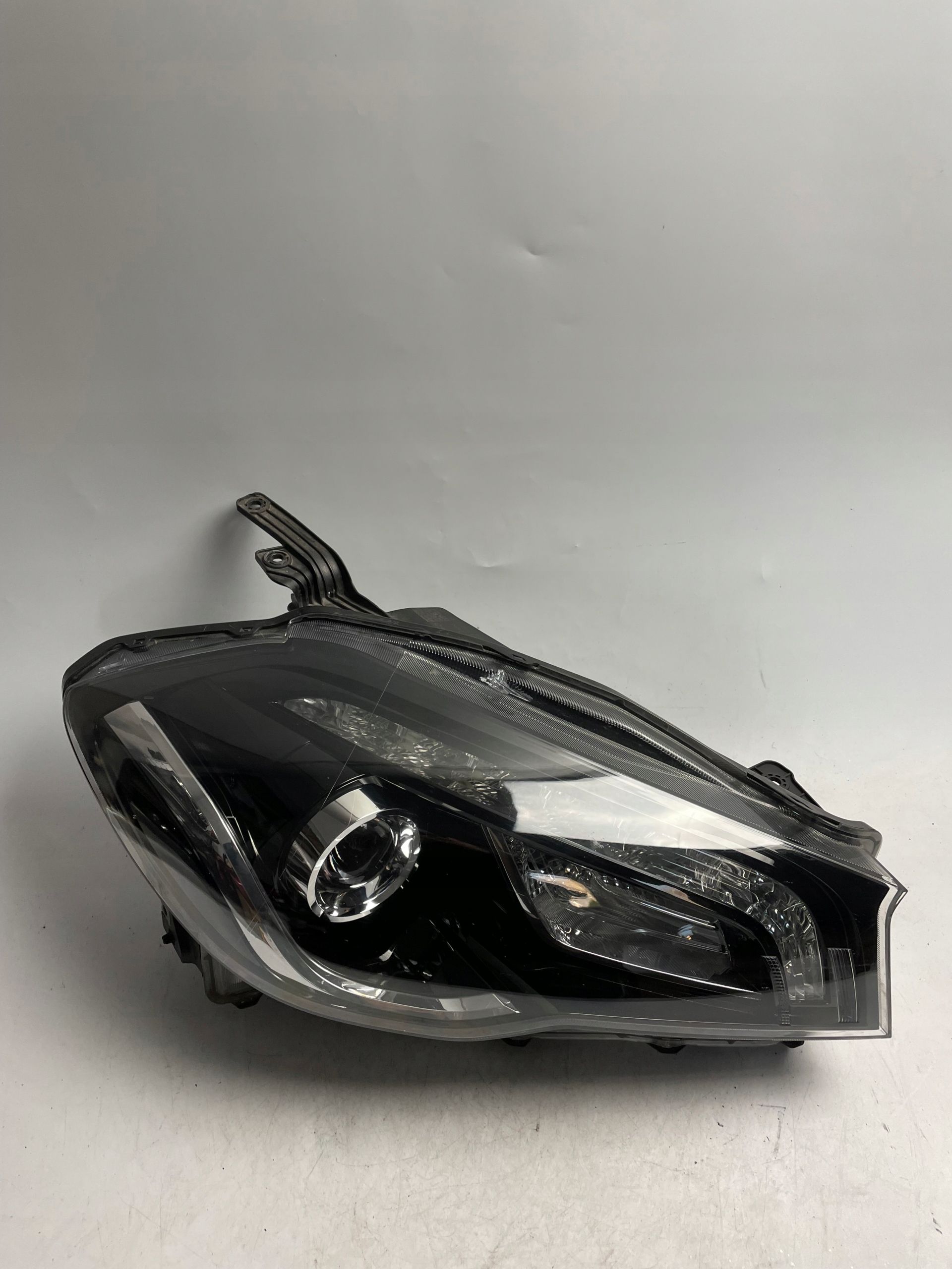 Suzuki SX4 S Cross lift lampa LED prawa przód