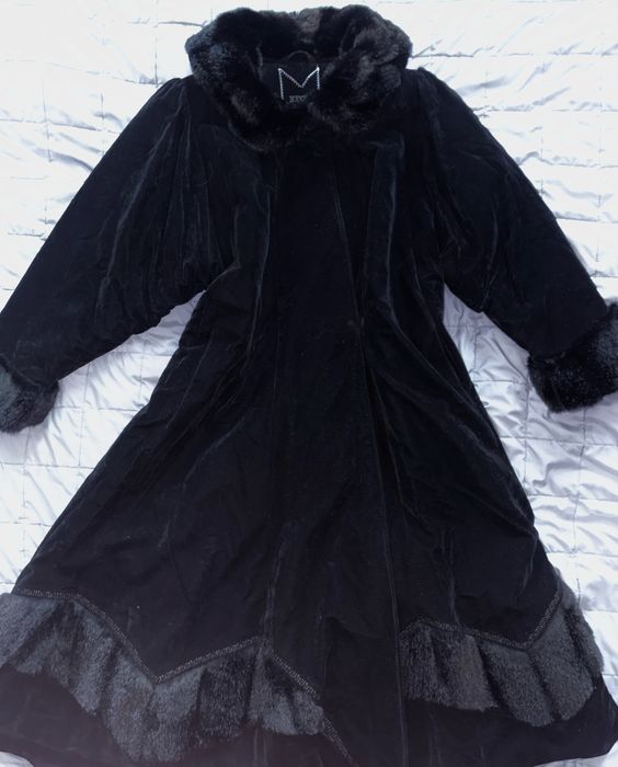 Plaszcz płaszcz z futrem futro vitti nostra gothic gotycki victorian