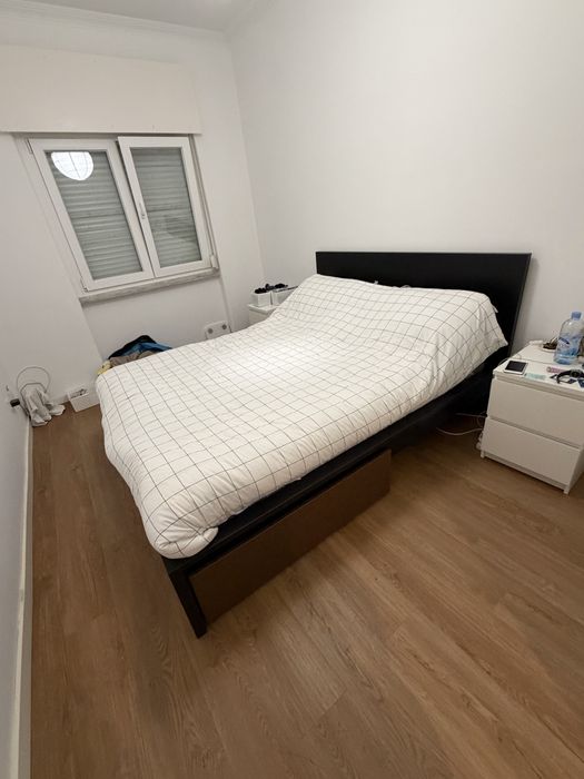 Estrutura de cama MALM c/ 1 ano de uso +estrado + 2 caixa de arrumação