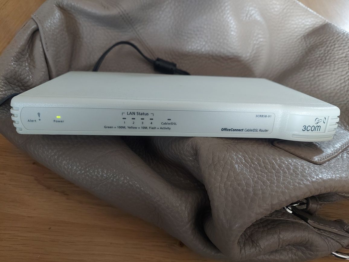 Router 3 Com DSL model 3CR858 - 91