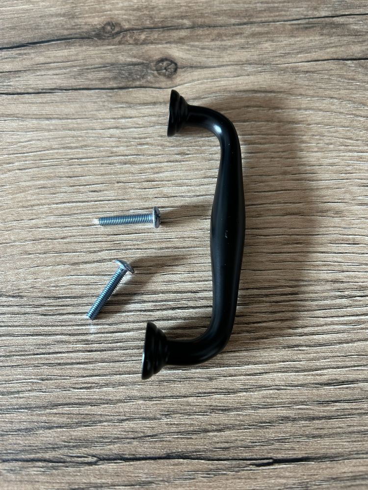 Uchwyt meblowy czarny rozstaw 9,8 cm
