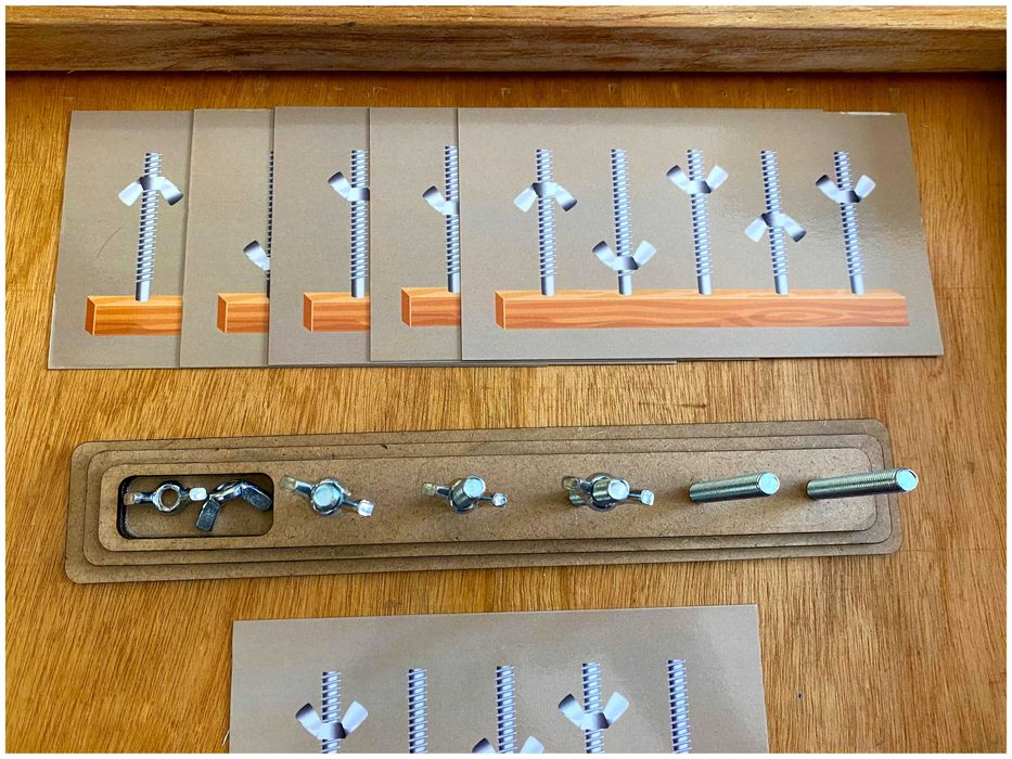 Jogo parafusos Montessori