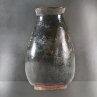 Antiga jarra em barro vidrado .