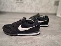 Оригінальні кросівки Nike  MD Runner 2