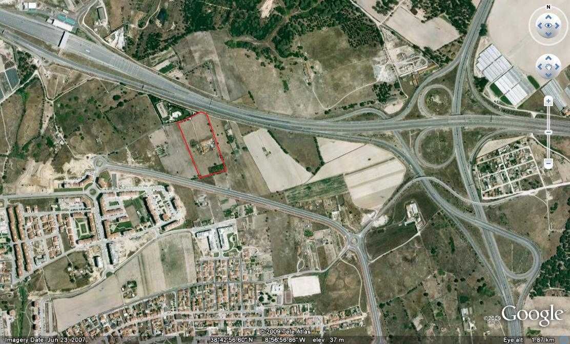 Terreno com 23.697 m2 entre a circular externa e A12 - Montijo
