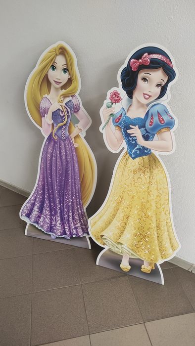Duze piekne postacie disney wyciete z kartonu Roszpunka Śnieżka