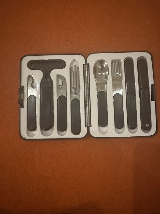 Zestaw sztućcow 8 elementow