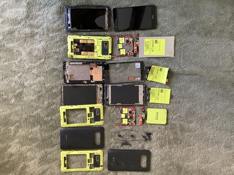 Оригінальні запасні частини мобільного телефону HTC Desire 400