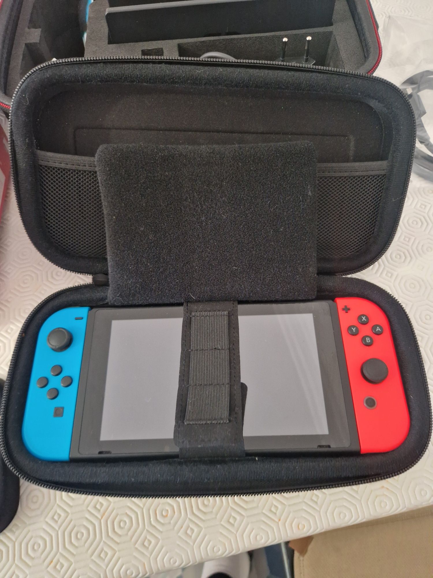 Nitendo switch  muito  bem estimada , utilizada por adulto