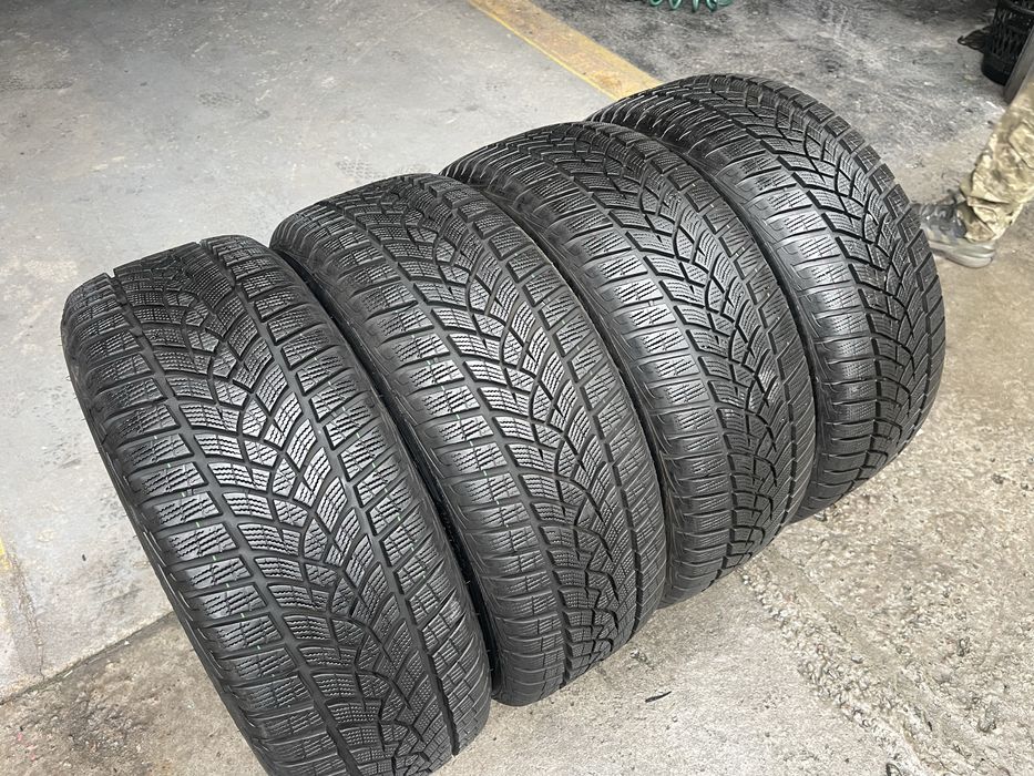 Шинии зимові R17 215 55 Goodyear Склад Ососкорки RLX