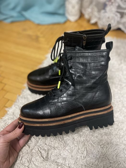 Жіночі шкіряні черевики Estro зима