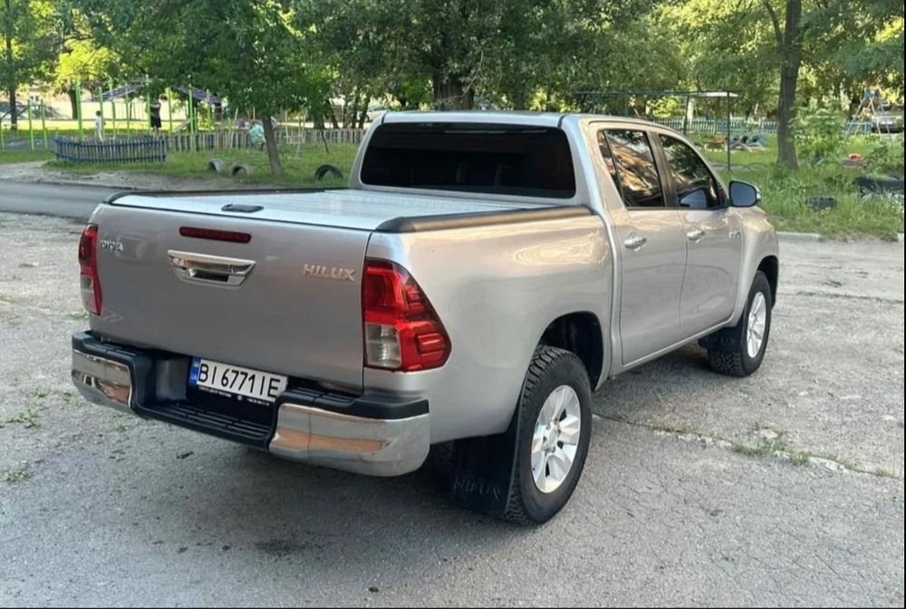 Продам авто Toyota Hilux 2017
