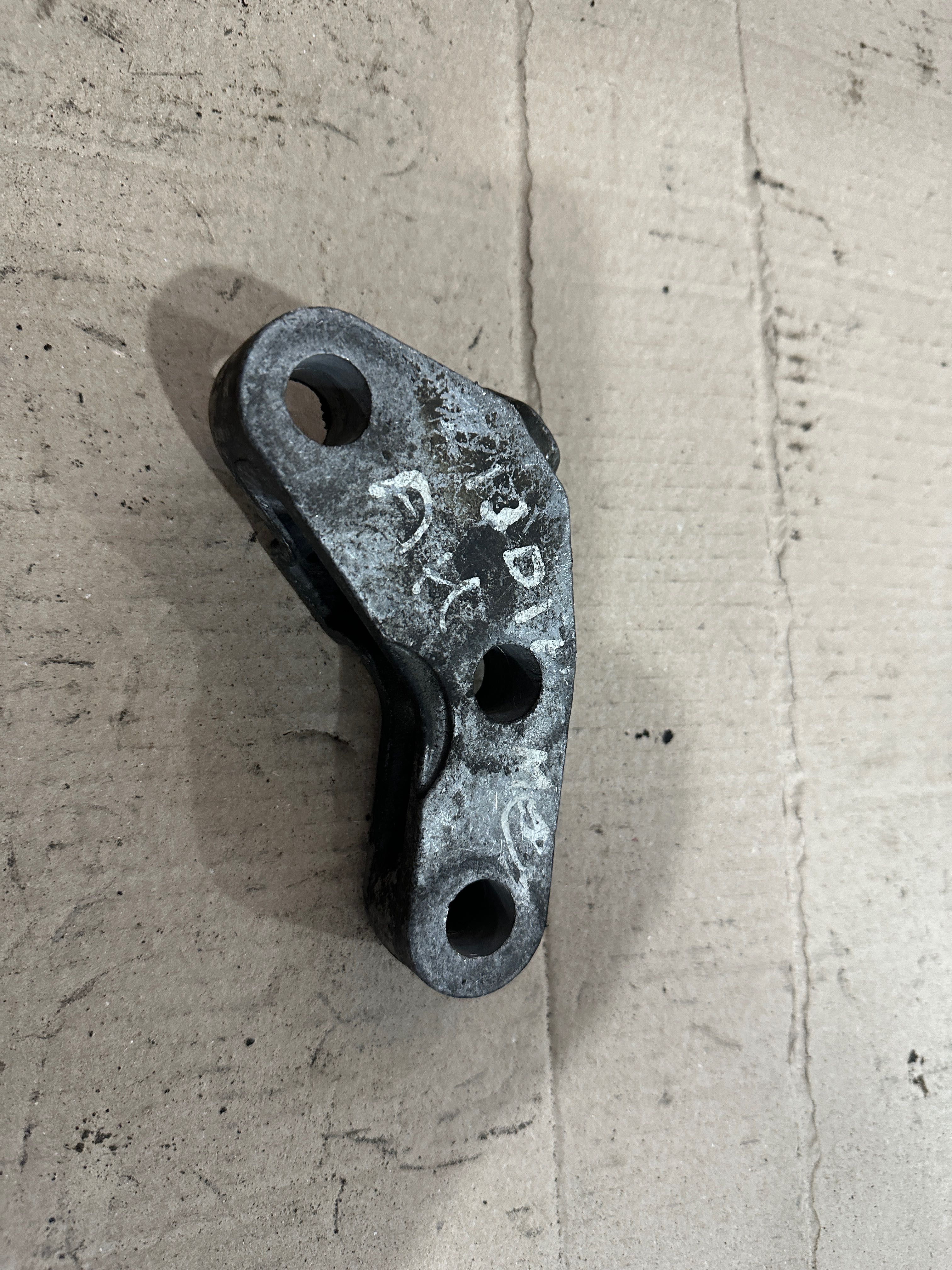 Кронштейн подушки OPEL ASTRA H 2005 1.3 CDTI 24459771