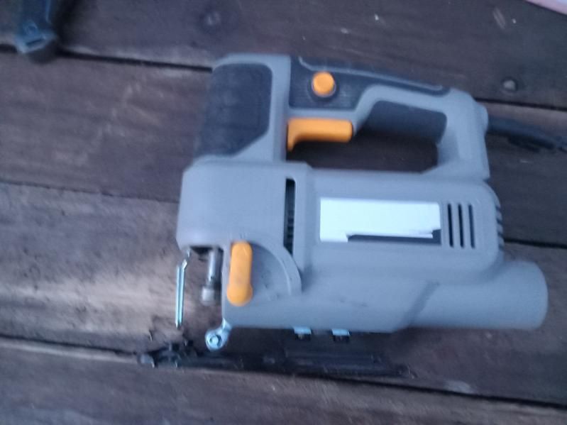 Wyrzynarka Titan TTB867JSW 600W