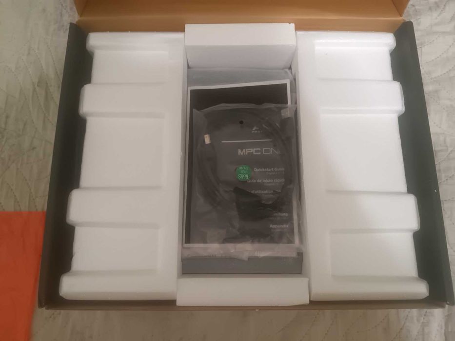 Новий akai MPC one зі США