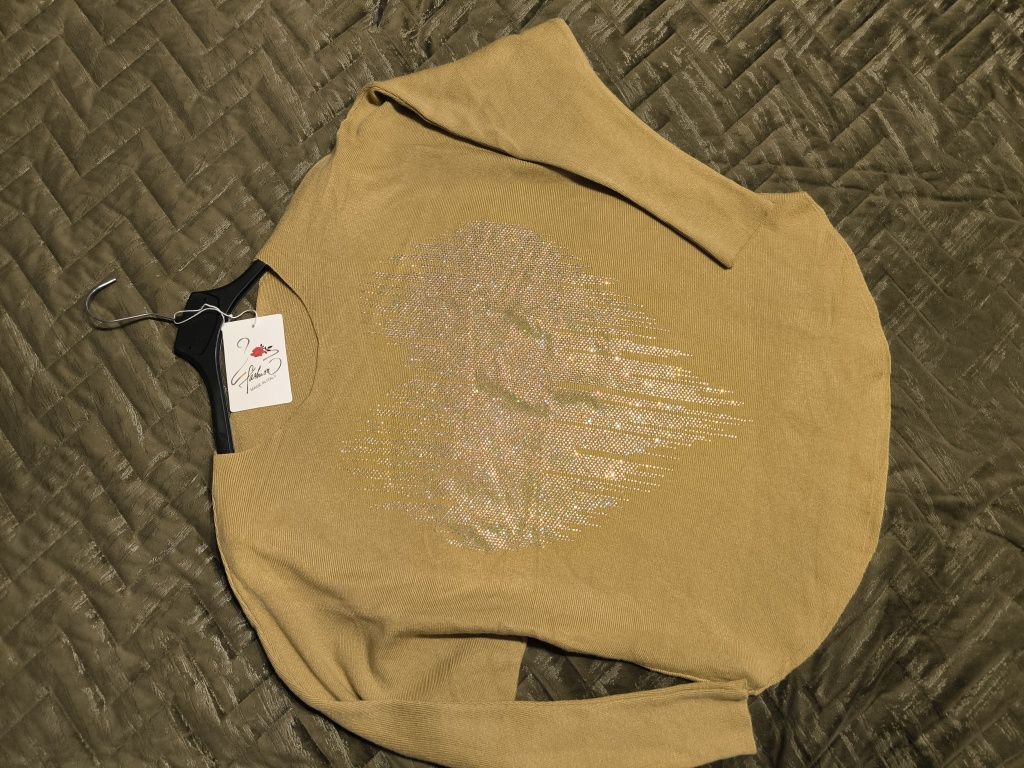 Śliczny mięciutki cienki sweter, rozm.uni, M-XL nowy z metką, włoski