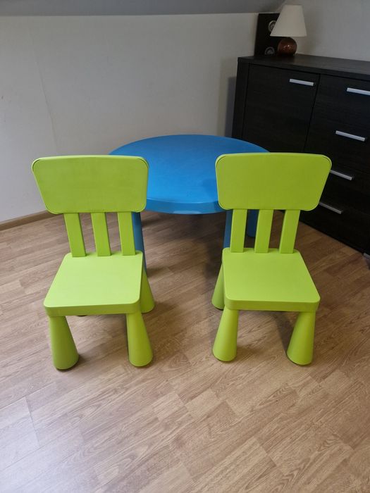 Zestaw Mamut 2 krzesła zielone i okrągły niebieski  stół