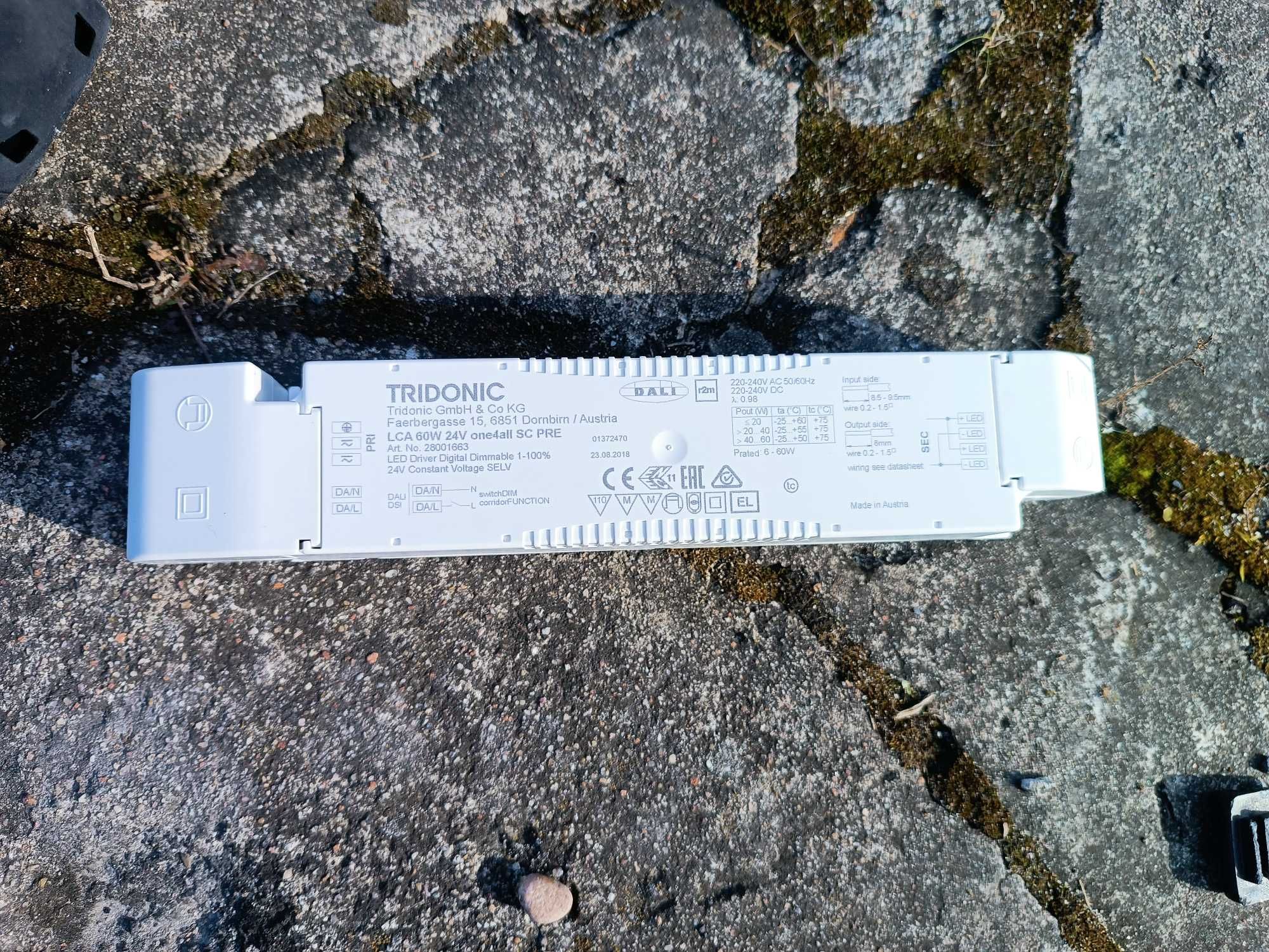 Stacje ładowania samochodów elektrycznych EASEE