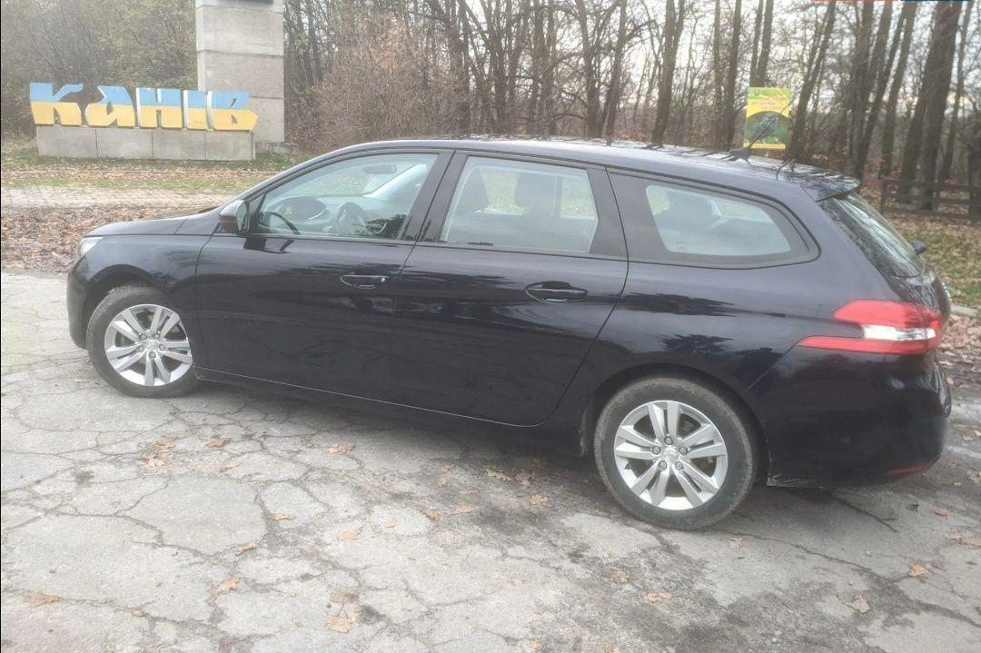 Peugeot 308 в кузові T9