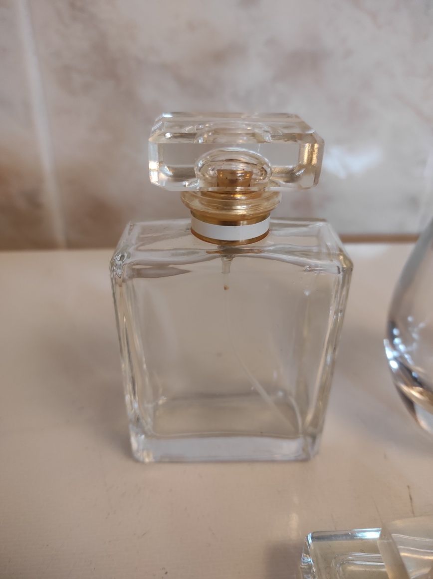 3 frascos de perfumes  de vidro