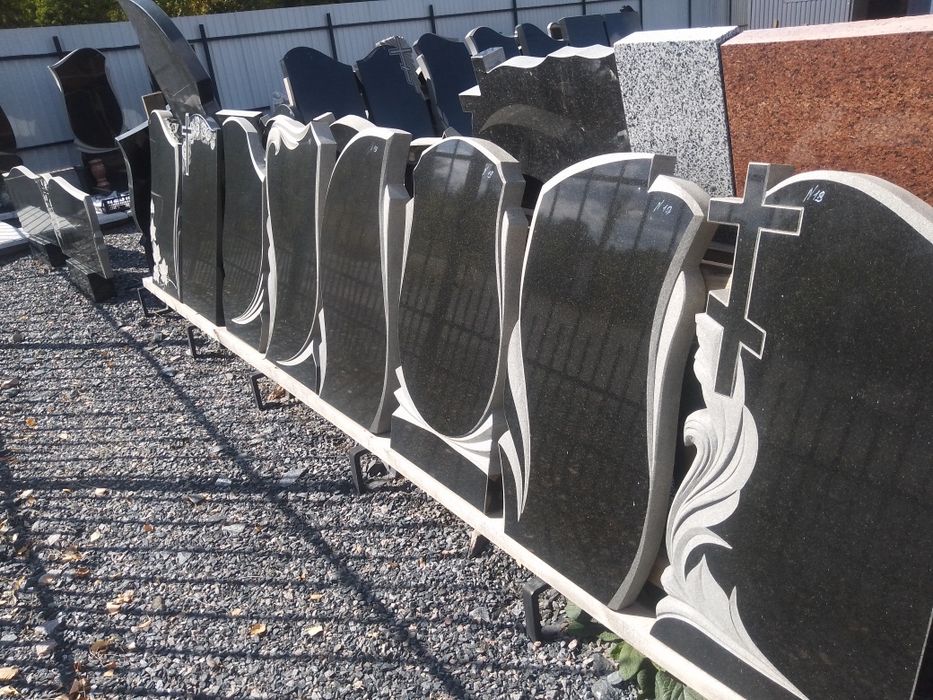 Памятники граніітні з гаабро та покости