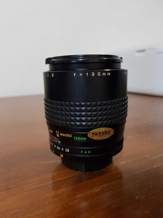 Máquina fotográfica de rolo Praktica MTL3 e lente Makinon