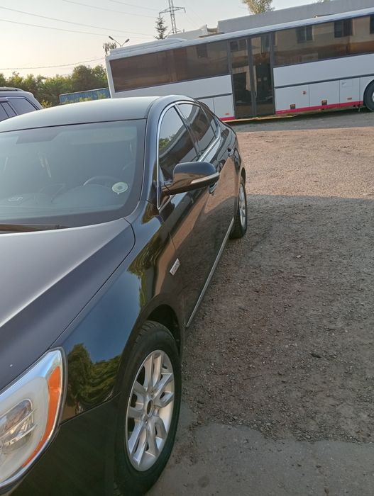 Автомобіль седан